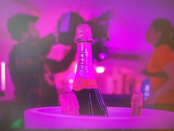 Champagner-Flasche in einem Kübel
